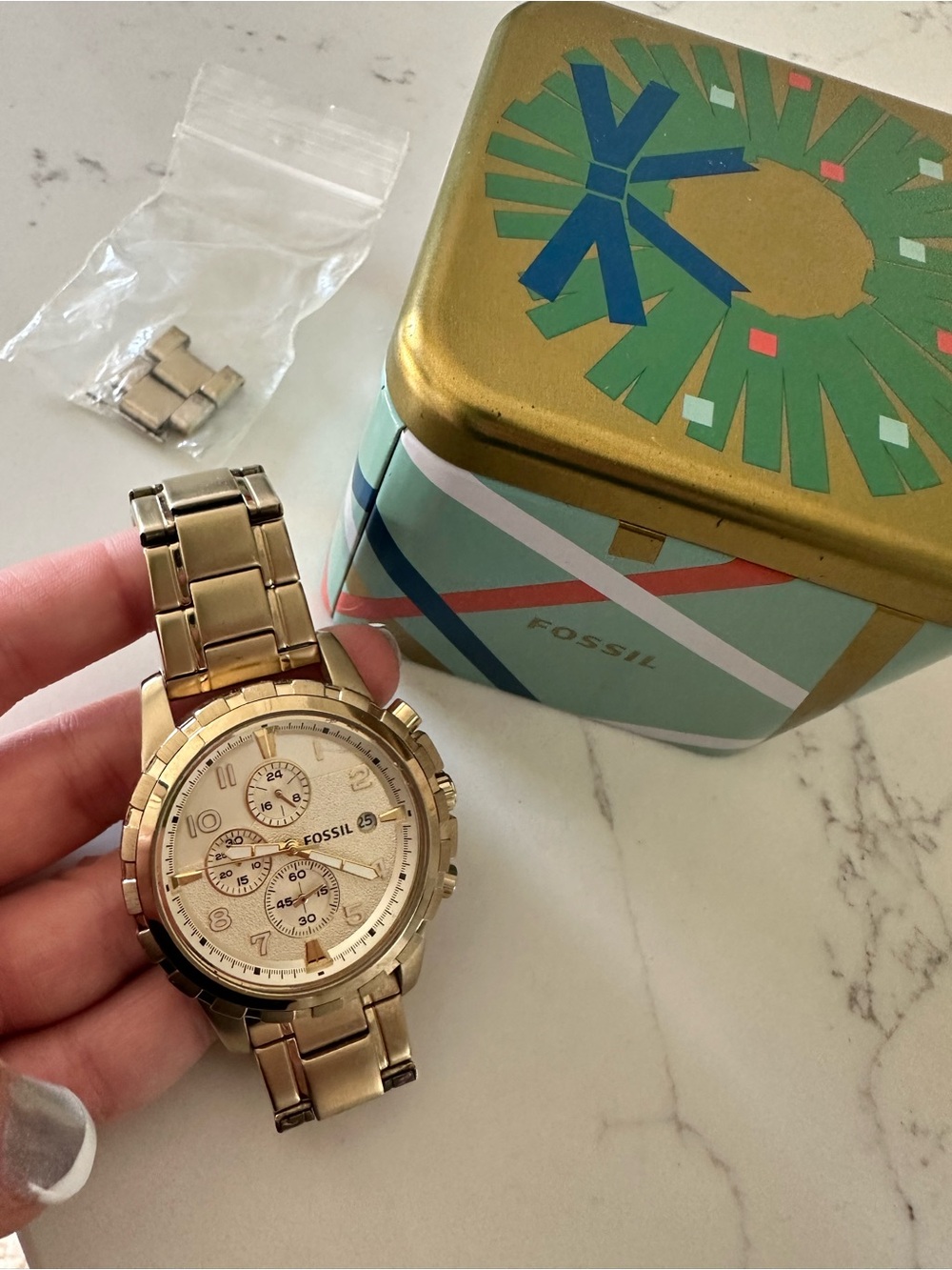 Fossil Gold-Tone Watch Unisex *NEEDS NEW BATTERY* comes with extra links & box